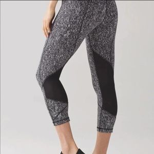 Lululemon Pace Rival Mid-Rise Crop 22”